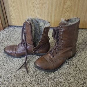 SOLD: Faux fur lined booties